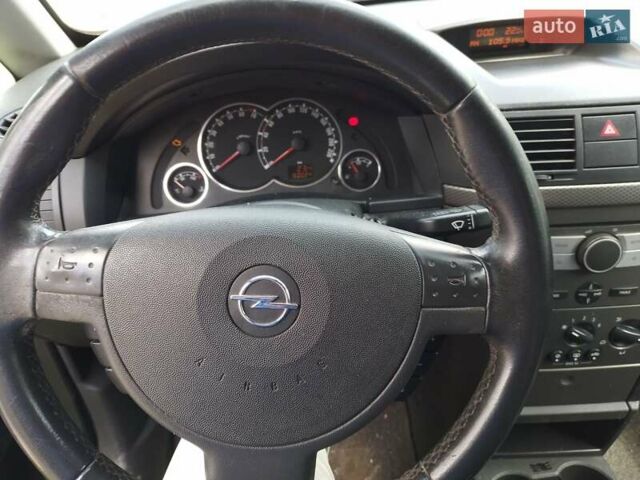 Черный Опель Мерива, объемом двигателя 1.36 л и пробегом 160 тыс. км за 3800 $, фото 5 на Automoto.ua
