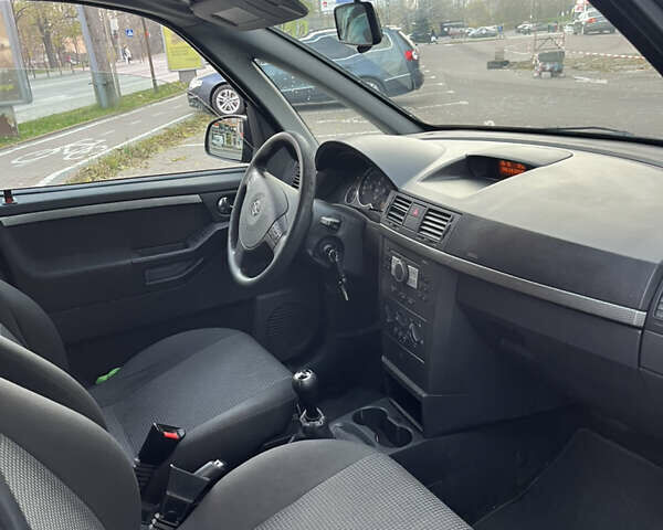 Черный Опель Мерива, объемом двигателя 1.6 л и пробегом 255 тыс. км за 4199 $, фото 14 на Automoto.ua