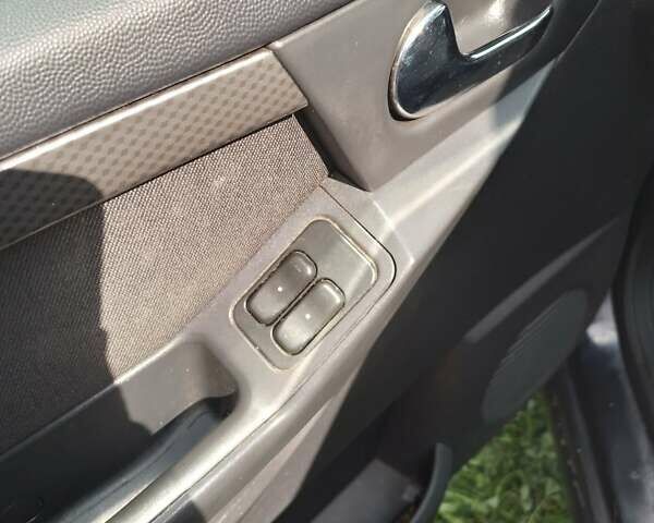 Черный Опель Мерива, объемом двигателя 1.36 л и пробегом 160 тыс. км за 3800 $, фото 12 на Automoto.ua