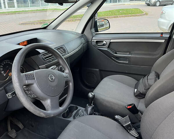 Черный Опель Мерива, объемом двигателя 1.6 л и пробегом 255 тыс. км за 4199 $, фото 13 на Automoto.ua