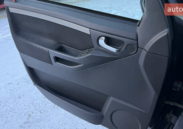 Черный Опель Мерива, объемом двигателя 1.6 л и пробегом 150 тыс. км за 5750 $, фото 25 на Automoto.ua