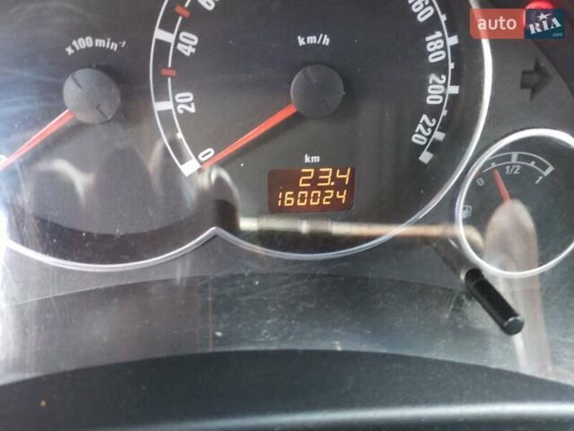 Черный Опель Мерива, объемом двигателя 1.36 л и пробегом 160 тыс. км за 3800 $, фото 4 на Automoto.ua