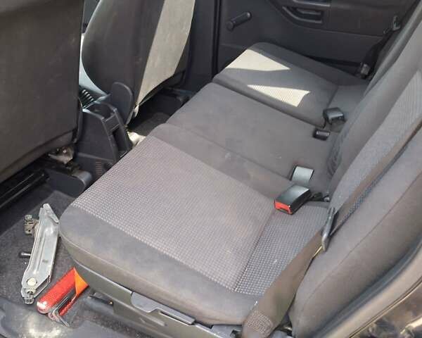 Черный Опель Мерива, объемом двигателя 1.36 л и пробегом 160 тыс. км за 3800 $, фото 9 на Automoto.ua