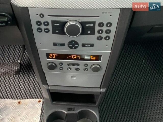 Черный Опель Мерива, объемом двигателя 1.6 л и пробегом 218 тыс. км за 4850 $, фото 11 на Automoto.ua