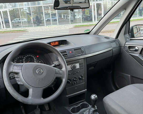 Черный Опель Мерива, объемом двигателя 1.6 л и пробегом 255 тыс. км за 4199 $, фото 12 на Automoto.ua