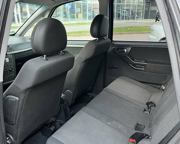 Черный Опель Мерива, объемом двигателя 1.6 л и пробегом 255 тыс. км за 4199 $, фото 11 на Automoto.ua