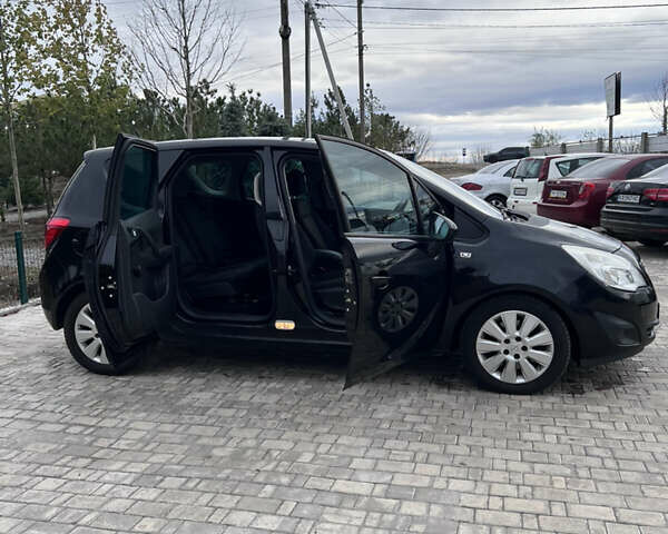 Черный Опель Мерива, объемом двигателя 1.69 л и пробегом 235 тыс. км за 7700 $, фото 3 на Automoto.ua