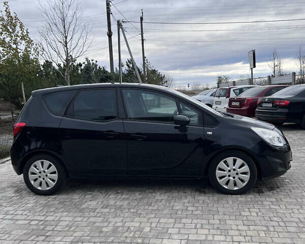 Черный Опель Мерива, объемом двигателя 1.69 л и пробегом 235 тыс. км за 7700 $, фото 4 на Automoto.ua