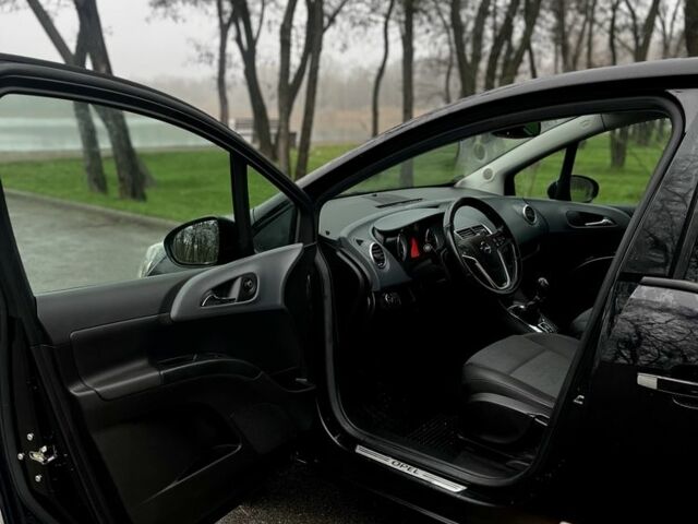 Чорний Опель Меріва, об'ємом двигуна 1.4 л та пробігом 182 тис. км за 7700 $, фото 2 на Automoto.ua