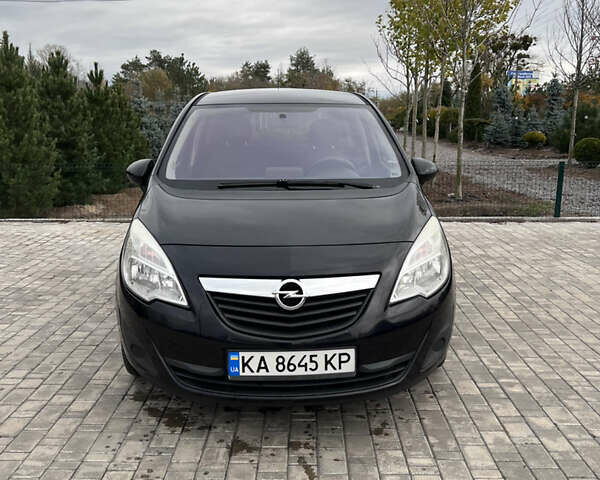 Черный Опель Мерива, объемом двигателя 1.69 л и пробегом 235 тыс. км за 7700 $, фото 1 на Automoto.ua