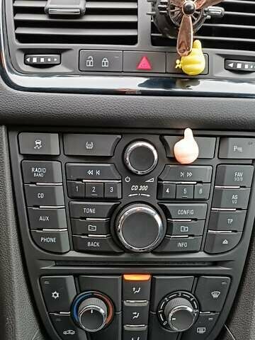 Черный Опель Мерива, объемом двигателя 1.36 л и пробегом 172 тыс. км за 7500 $, фото 13 на Automoto.ua