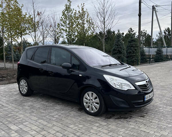 Черный Опель Мерива, объемом двигателя 1.69 л и пробегом 235 тыс. км за 7700 $, фото 2 на Automoto.ua