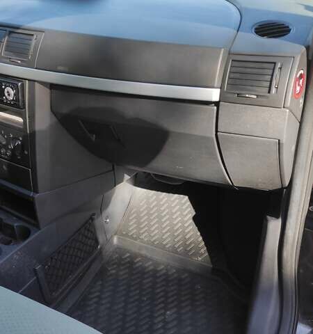 Черный Опель Мерива, объемом двигателя 1.6 л и пробегом 230 тыс. км за 3999 $, фото 39 на Automoto.ua