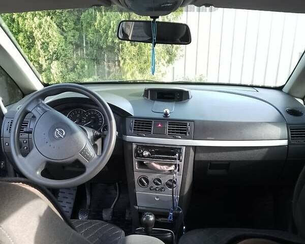 Черный Опель Мерива, объемом двигателя 1.6 л и пробегом 298 тыс. км за 3800 $, фото 6 на Automoto.ua