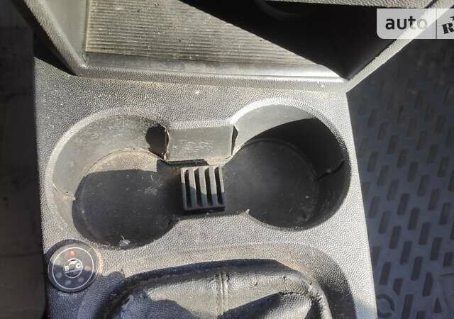 Черный Опель Мерива, объемом двигателя 1.6 л и пробегом 230 тыс. км за 3999 $, фото 48 на Automoto.ua