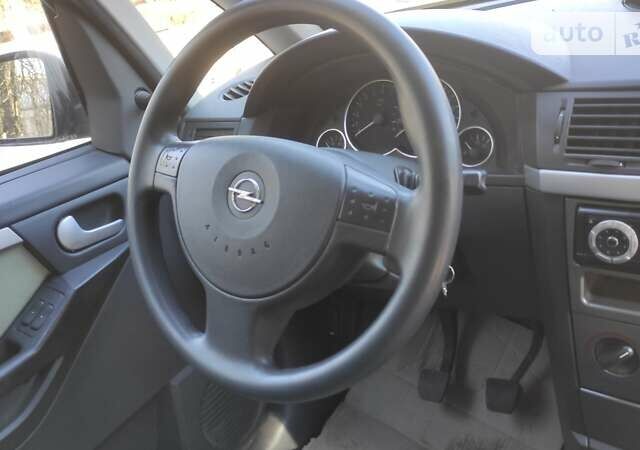 Черный Опель Мерива, объемом двигателя 1.6 л и пробегом 230 тыс. км за 3999 $, фото 43 на Automoto.ua