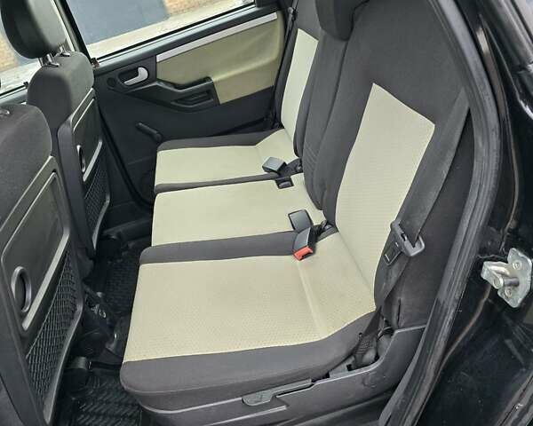 Черный Опель Мерива, объемом двигателя 1.6 л и пробегом 230 тыс. км за 3999 $, фото 17 на Automoto.ua