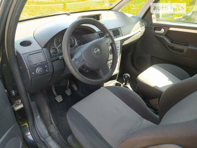 Черный Опель Мерива, объемом двигателя 1.6 л и пробегом 370 тыс. км за 3000 $, фото 3 на Automoto.ua