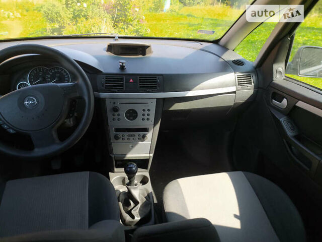 Черный Опель Мерива, объемом двигателя 1.6 л и пробегом 370 тыс. км за 3000 $, фото 4 на Automoto.ua