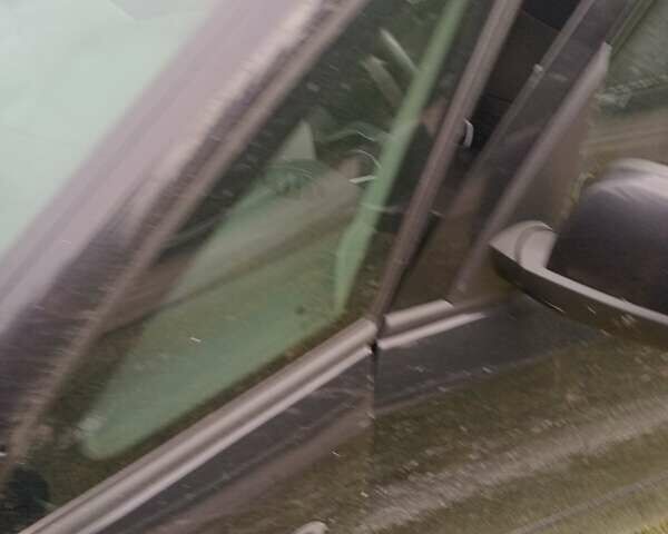 Черный Опель Мерива, объемом двигателя 1.69 л и пробегом 240 тыс. км за 2800 $, фото 10 на Automoto.ua