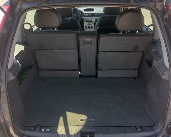 Черный Опель Мерива, объемом двигателя 1.36 л и пробегом 207 тыс. км за 4250 $, фото 3 на Automoto.ua