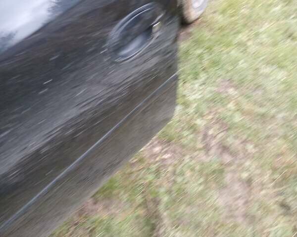 Черный Опель Мерива, объемом двигателя 1.69 л и пробегом 240 тыс. км за 2800 $, фото 5 на Automoto.ua