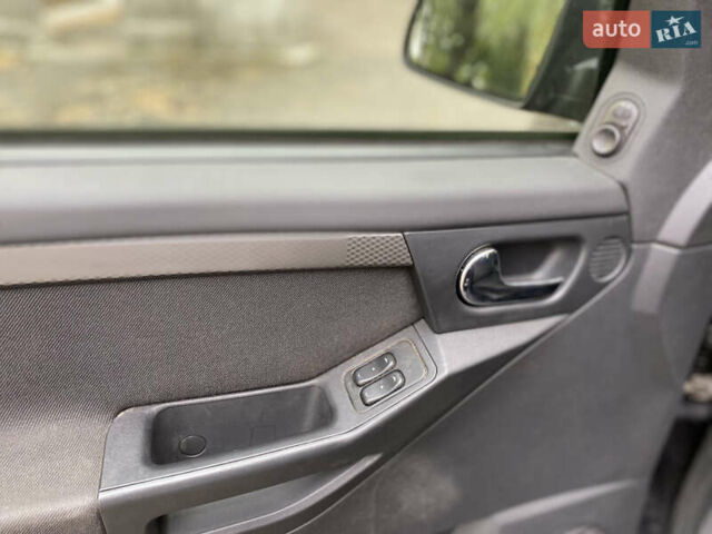 Чорний Опель Меріва, об'ємом двигуна 1.6 л та пробігом 251 тис. км за 5900 $, фото 19 на Automoto.ua