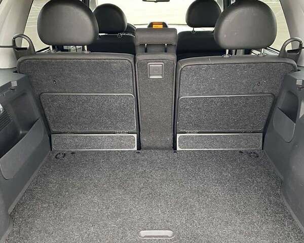 Черный Опель Мерива, объемом двигателя 1.6 л и пробегом 216 тыс. км за 4300 $, фото 2 на Automoto.ua