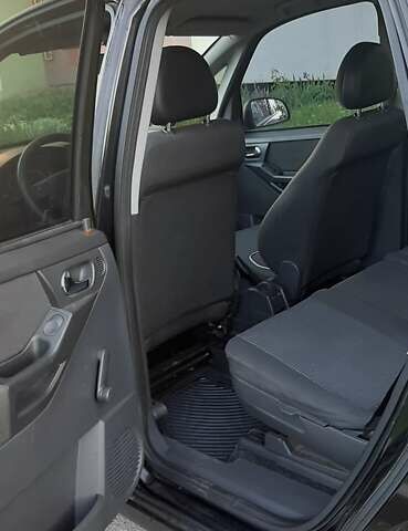 Черный Опель Мерива, объемом двигателя 1.6 л и пробегом 194 тыс. км за 4500 $, фото 4 на Automoto.ua