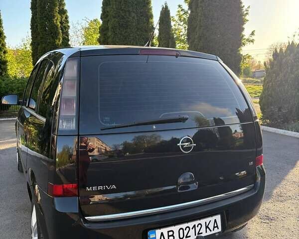 Черный Опель Мерива, объемом двигателя 1.6 л и пробегом 206 тыс. км за 4400 $, фото 2 на Automoto.ua