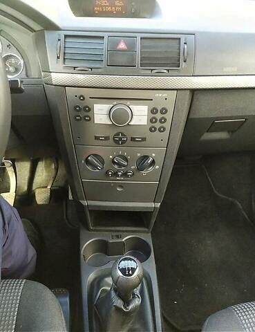 Черный Опель Мерива, объемом двигателя 1.3 л и пробегом 134 тыс. км за 4500 $, фото 3 на Automoto.ua