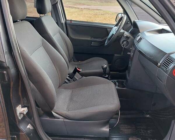 Черный Опель Мерива, объемом двигателя 1.6 л и пробегом 280 тыс. км за 4300 $, фото 32 на Automoto.ua