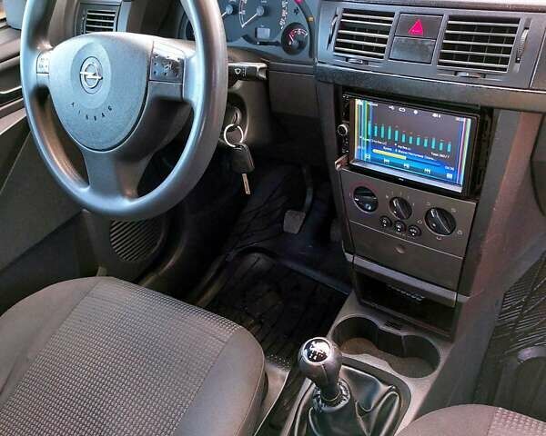 Черный Опель Мерива, объемом двигателя 1.6 л и пробегом 280 тыс. км за 4300 $, фото 28 на Automoto.ua
