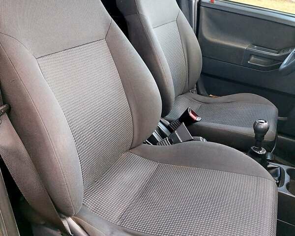 Черный Опель Мерива, объемом двигателя 1.6 л и пробегом 280 тыс. км за 4300 $, фото 26 на Automoto.ua