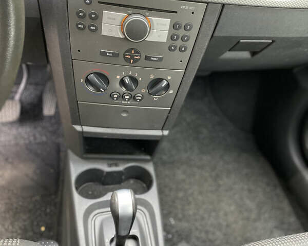 Чорний Опель Меріва, об'ємом двигуна 1.6 л та пробігом 251 тис. км за 5900 $, фото 15 на Automoto.ua