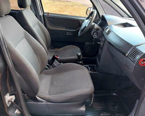 Черный Опель Мерива, объемом двигателя 1.6 л и пробегом 280 тыс. км за 4300 $, фото 25 на Automoto.ua