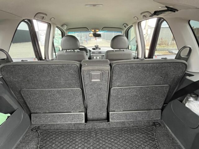 Черный Опель Мерива, объемом двигателя 1.8 л и пробегом 137 тыс. км за 4650 $, фото 6 на Automoto.ua