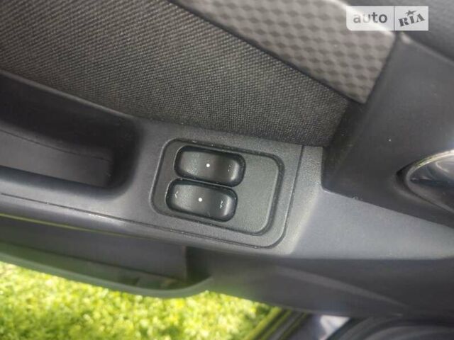 Черный Опель Мерива, объемом двигателя 1.3 л и пробегом 213 тыс. км за 5000 $, фото 9 на Automoto.ua