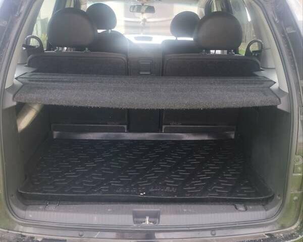 Черный Опель Мерива, объемом двигателя 1.3 л и пробегом 213 тыс. км за 5000 $, фото 4 на Automoto.ua