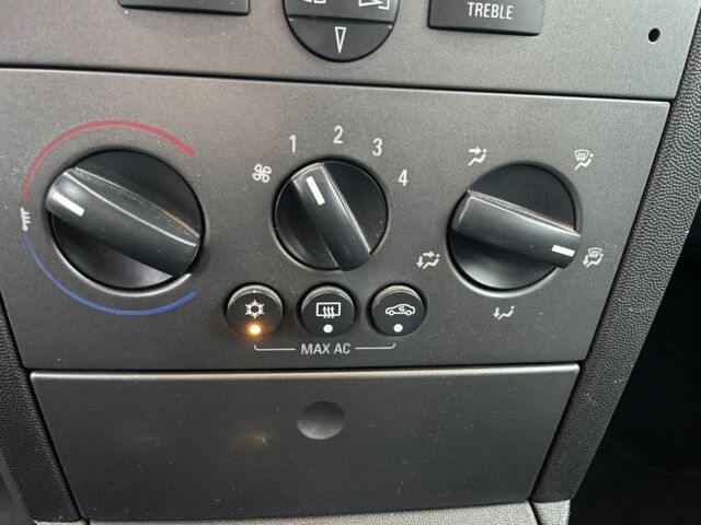 Чорний Опель Меріва, об'ємом двигуна 1.6 л та пробігом 214 тис. км за 4900 $, фото 19 на Automoto.ua