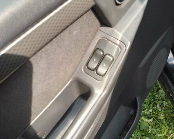 Черный Опель Мерива, объемом двигателя 1.36 л и пробегом 160 тыс. км за 4500 $, фото 7 на Automoto.ua