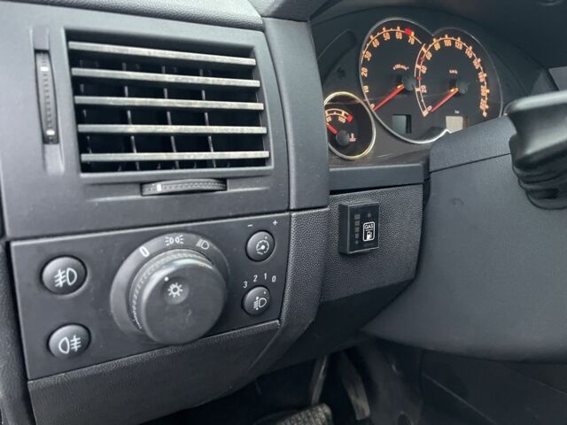 Чорний Опель Меріва, об'ємом двигуна 1.6 л та пробігом 214 тис. км за 4900 $, фото 20 на Automoto.ua