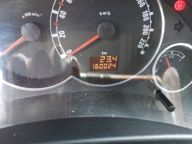 Черный Опель Мерива, объемом двигателя 1.4 л и пробегом 160 тыс. км за 3700 $, фото 4 на Automoto.ua