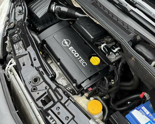Черный Опель Мерива, объемом двигателя 1.6 л и пробегом 208 тыс. км за 4999 $, фото 82 на Automoto.ua