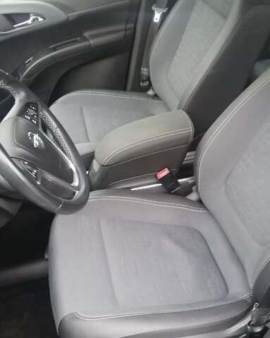 Черный Опель Мерива, объемом двигателя 1.36 л и пробегом 210 тыс. км за 7100 $, фото 11 на Automoto.ua