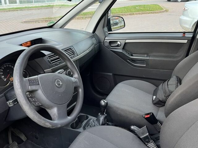 Черный Опель Мерива, объемом двигателя 1.6 л и пробегом 250 тыс. км за 4199 $, фото 13 на Automoto.ua