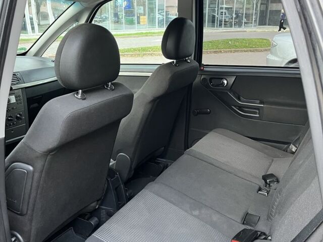 Черный Опель Мерива, объемом двигателя 1.6 л и пробегом 250 тыс. км за 4199 $, фото 11 на Automoto.ua