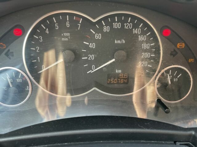 Фіолетовий Опель Меріва, об'ємом двигуна 1.4 л та пробігом 250 тис. км за 3200 $, фото 3 на Automoto.ua