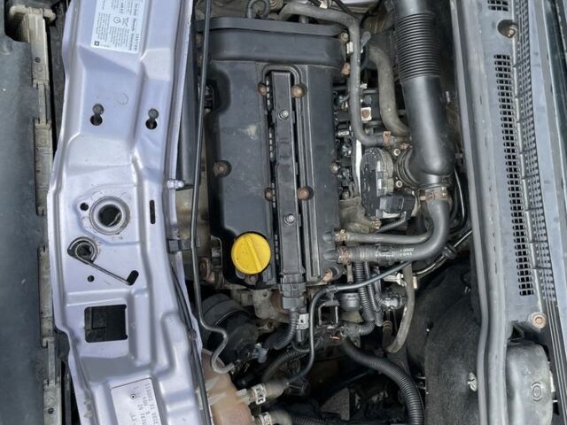 Фіолетовий Опель Меріва, об'ємом двигуна 1.4 л та пробігом 250 тис. км за 3200 $, фото 7 на Automoto.ua