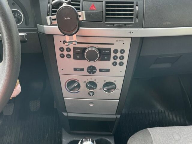 Фіолетовий Опель Меріва, об'ємом двигуна 1.4 л та пробігом 250 тис. км за 3200 $, фото 2 на Automoto.ua